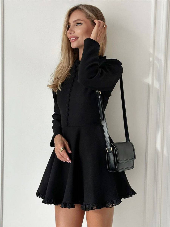 JAMY | Robe noire courte à col rond – votre tenue de fête élégante pour briller en toute occasion