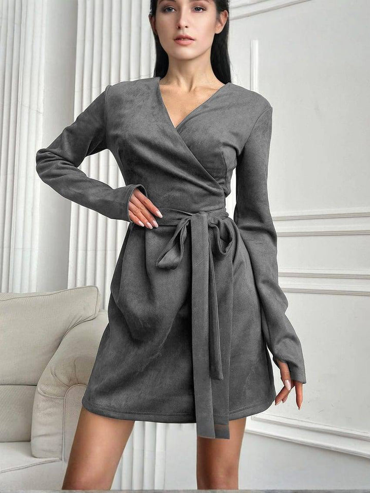 CAROLINE | Élégance de la Commutation et Silhouette Structurée