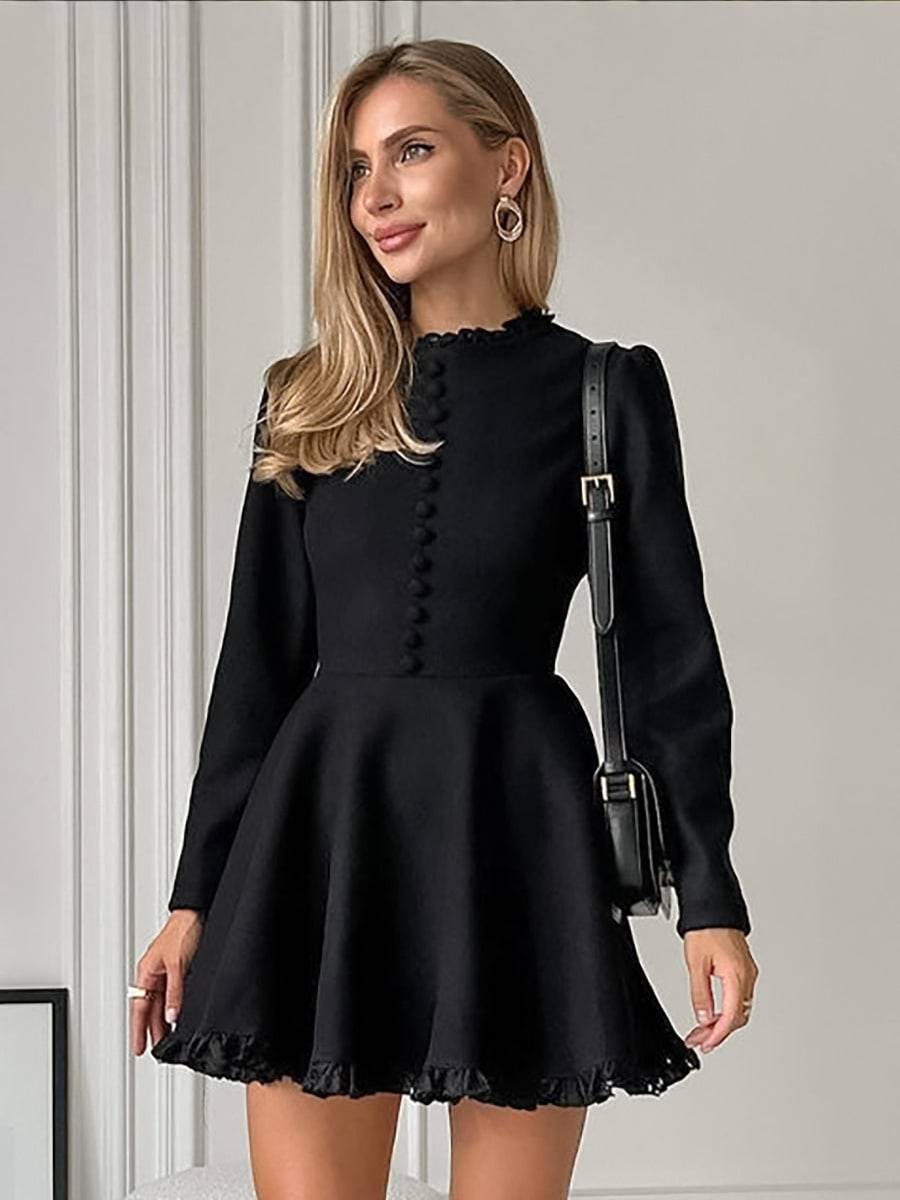 JAMY | Robe noire courte à col rond – votre tenue de fête élégante pour briller en toute occasion